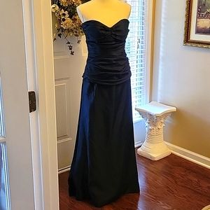 Jim Hjelm Occasions navy strapless gown sweetheart neckline skirt lined 12 EUC …